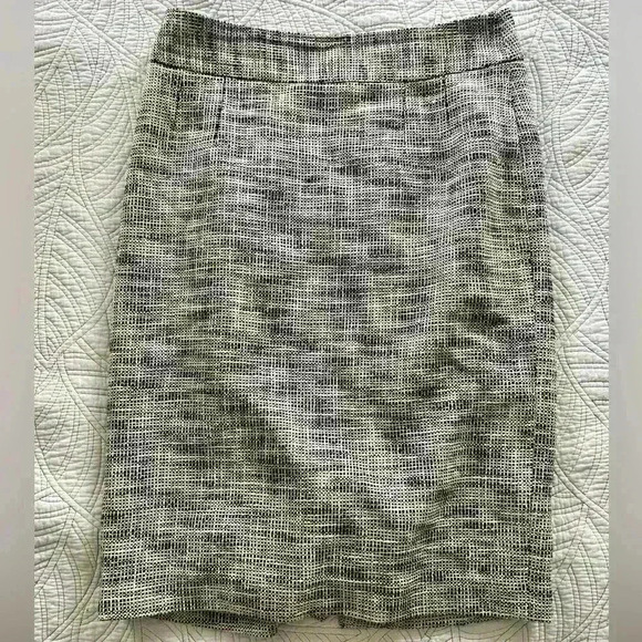 Banana Republic printed straight skirt - Picture 5 of 7